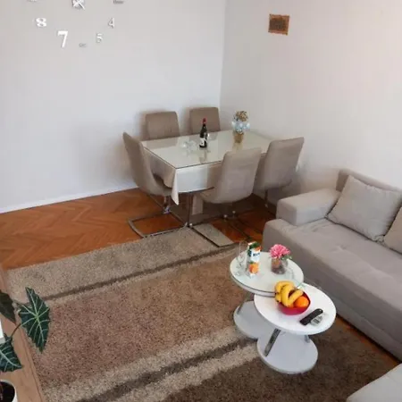 Mari Apartment *